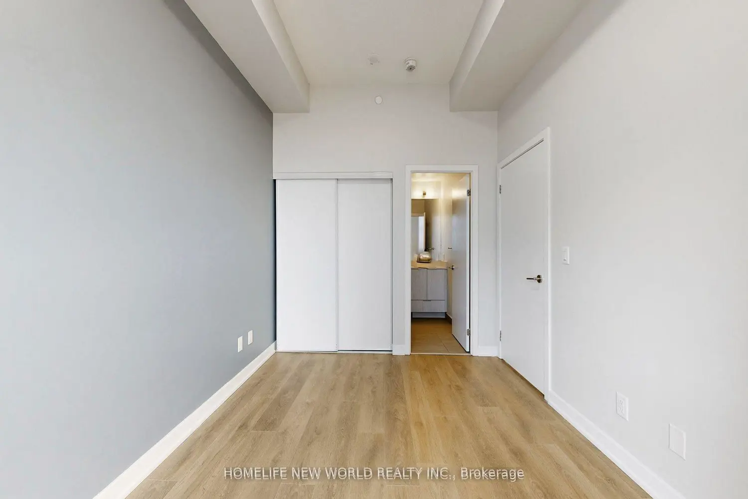 32 Forest Manor Road 317 photo 4