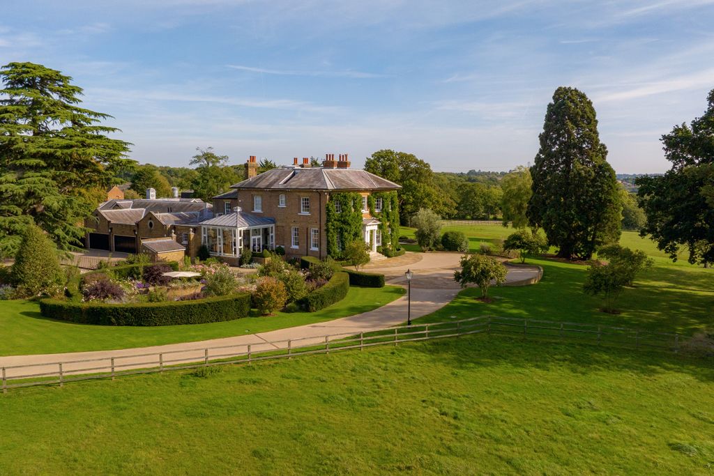 Additional image 22 of 8 bed property for saleWood Hall Lane, Radlett, Hertfordshire WD7