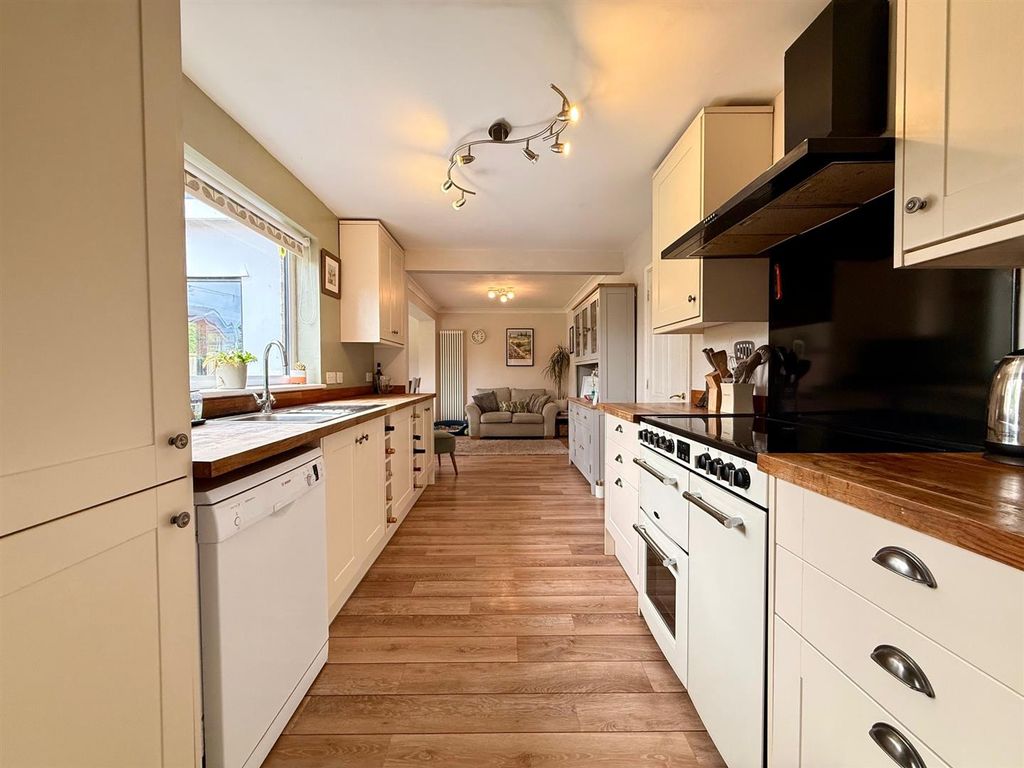 Additional image 6 of 5 bed detached house to rentTeme Avenue, Malvern WR14