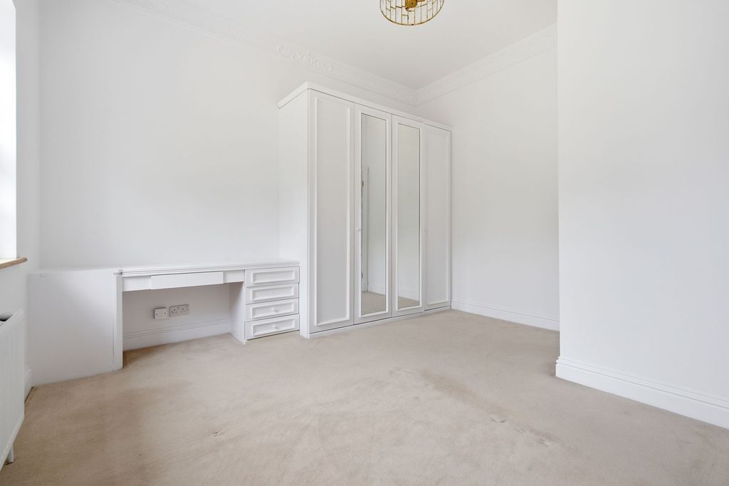 Additional image 14 of 5 bed detached house to rentWellington Avenue, Virginia Water GU25