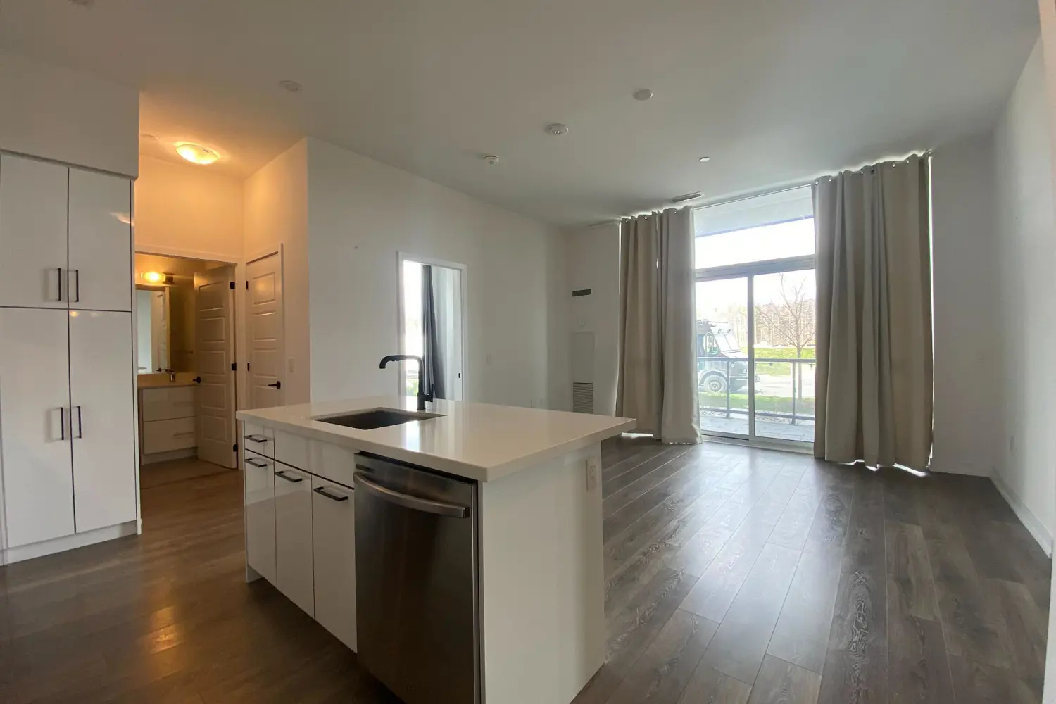 Additional image 9 of 415 Sea Ray Avenue 105