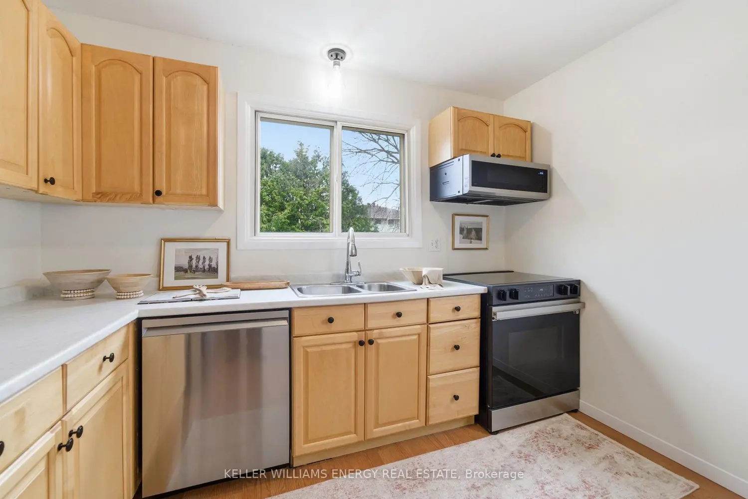 441 Maplewood Drive photo 3