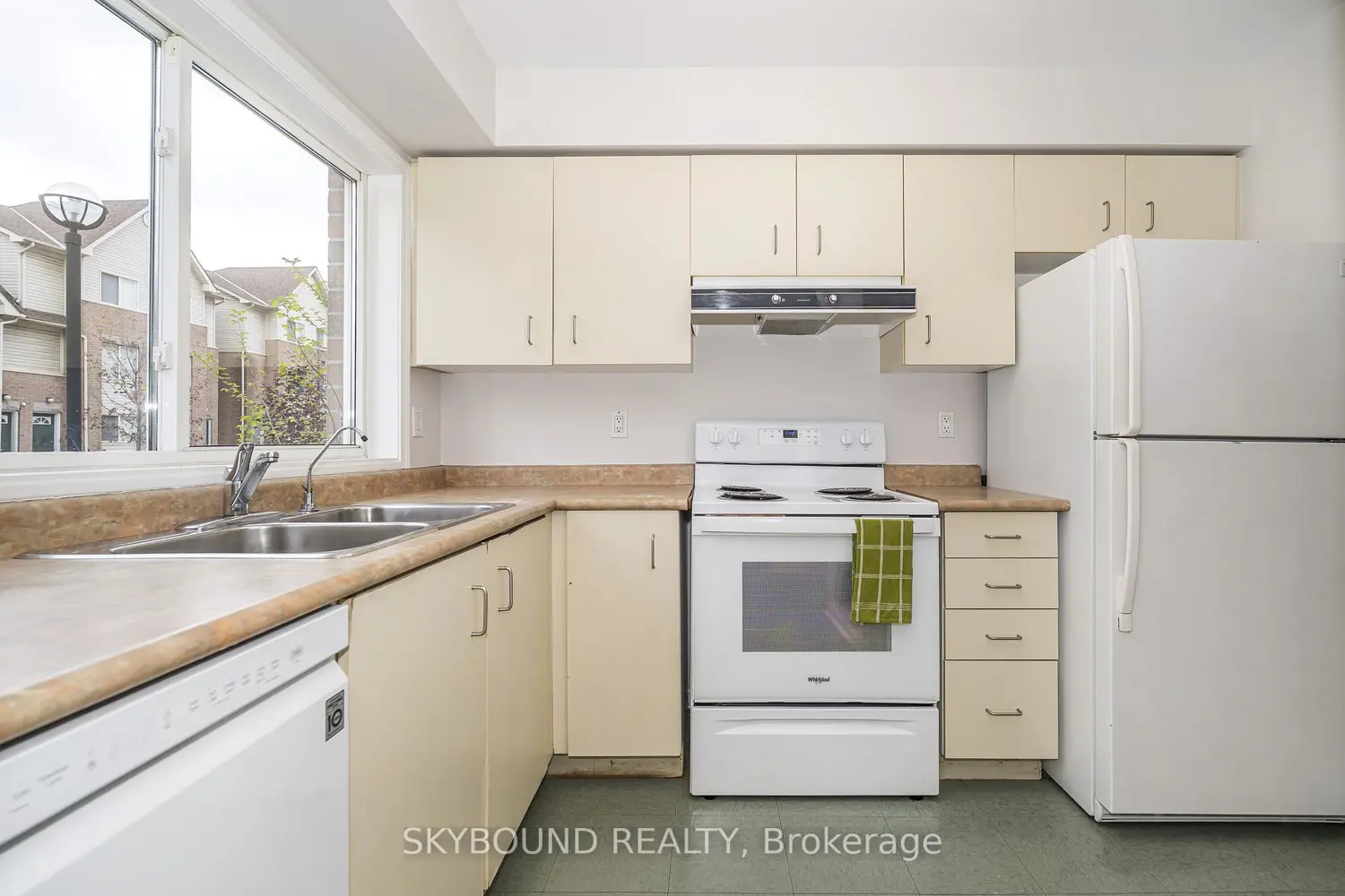 25 Replin Road # 13 photo 4
