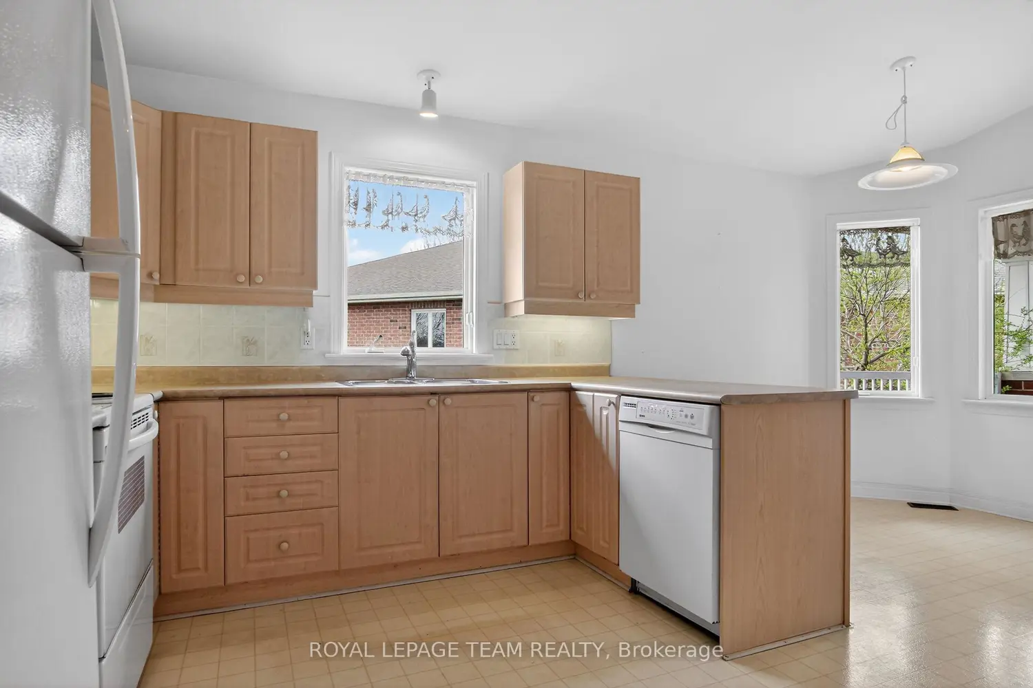 78 Amberlakes Drive photo 3