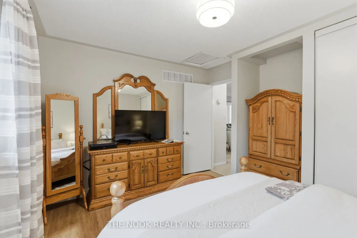 Additional image 8 of 1139 Ridgemount Boulevard