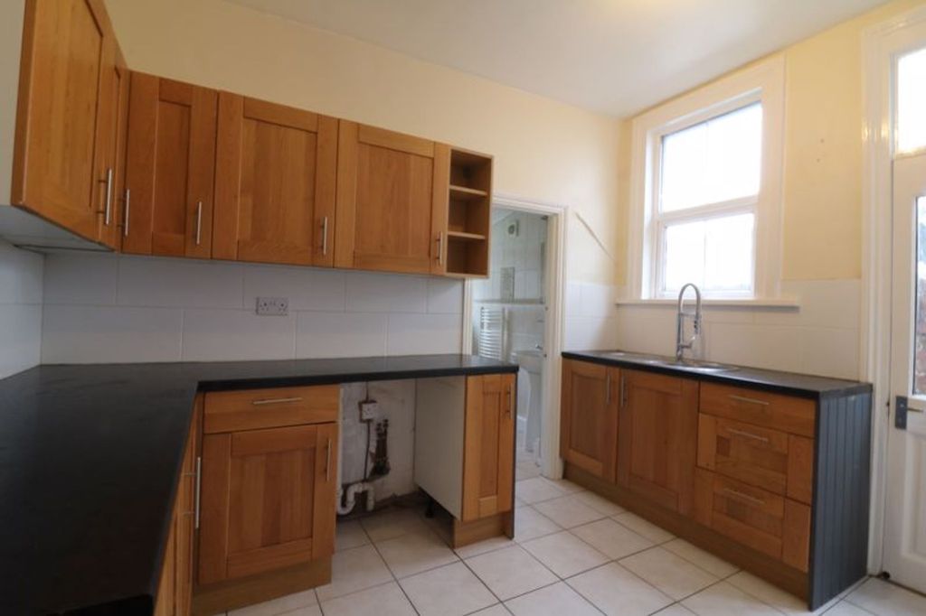 2 bed flat to rentRisca Road, Newport NP20
