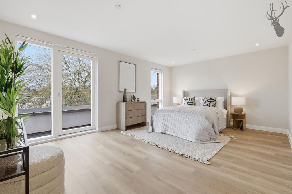 Additional image 16 of 2 bed flat for saleHigh Road, Chigwell IG7