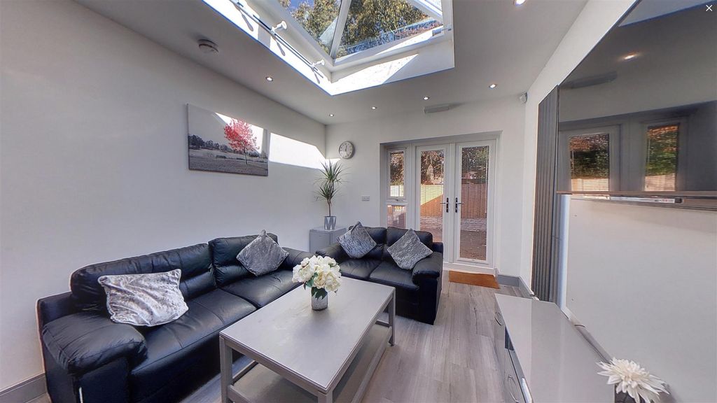 6 bed shared accommodation to rentTeignmouth Road, Birmingham, West Midlands B29 photo 2