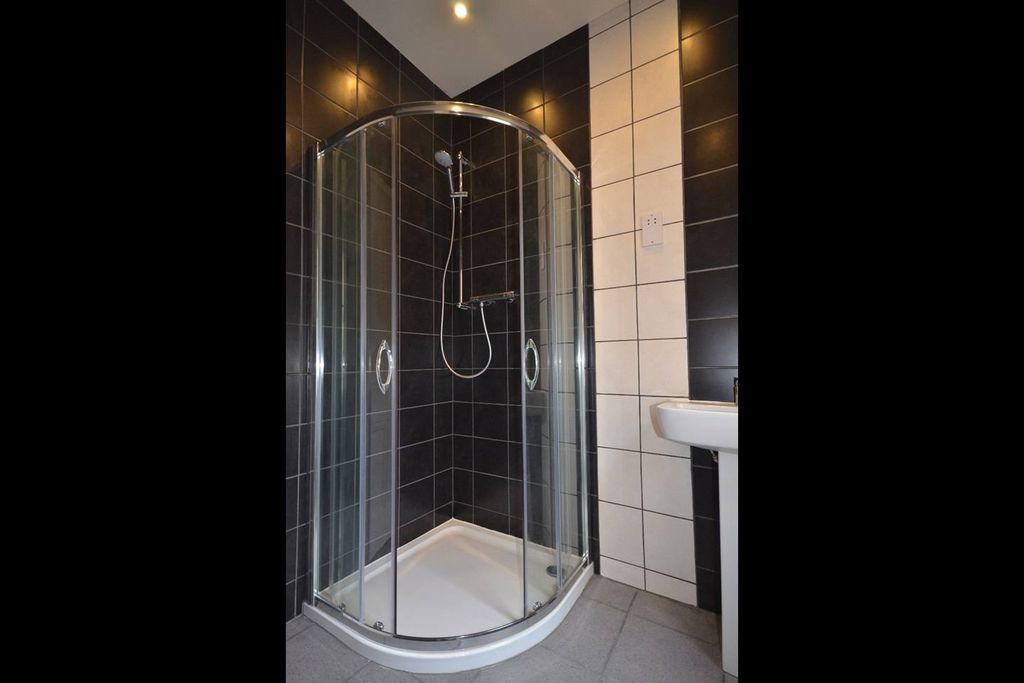 Additional image 10 of 4 bed terraced house to rentLuton, Bedfordshire LU1