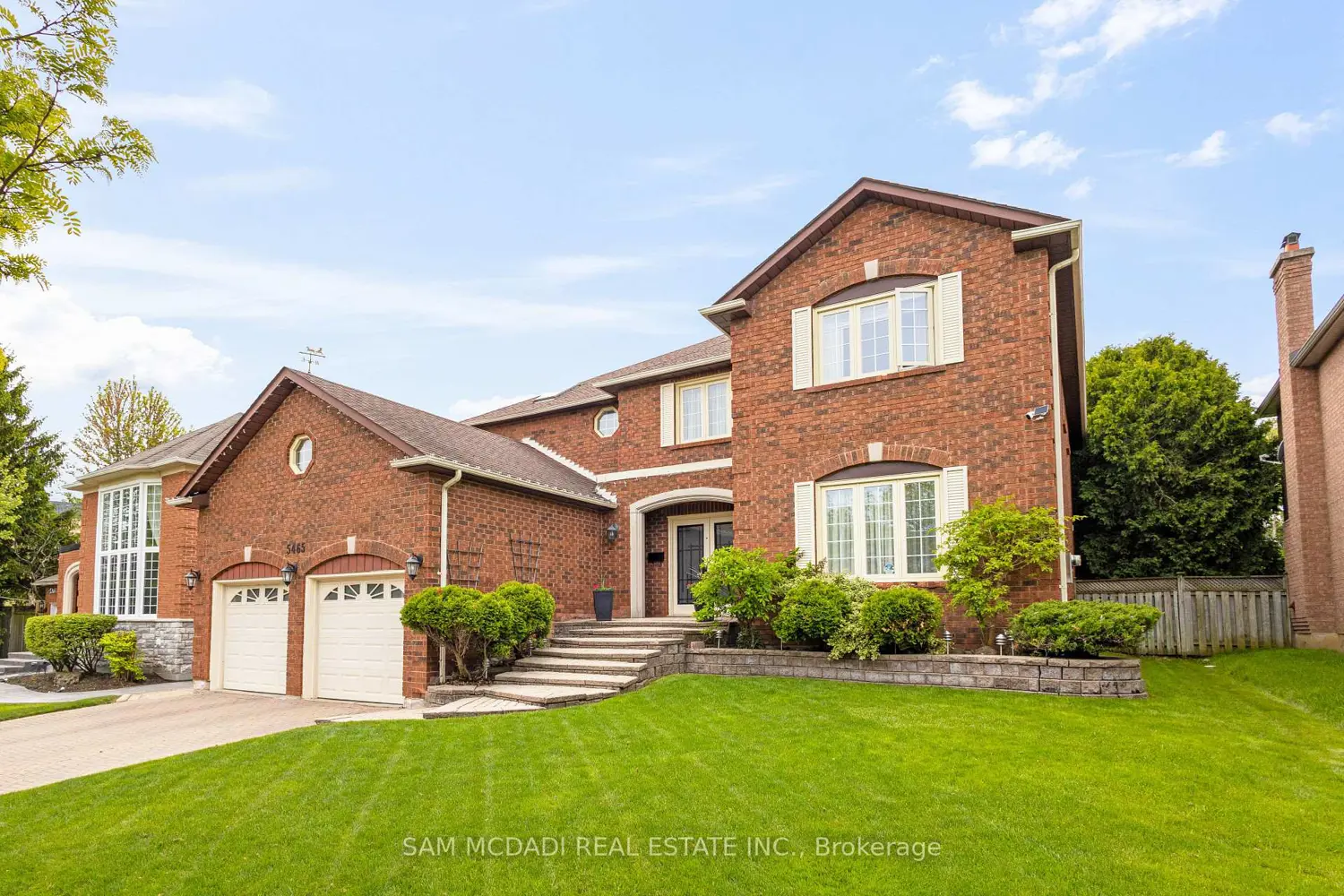 5465 Shorecrest Crescent