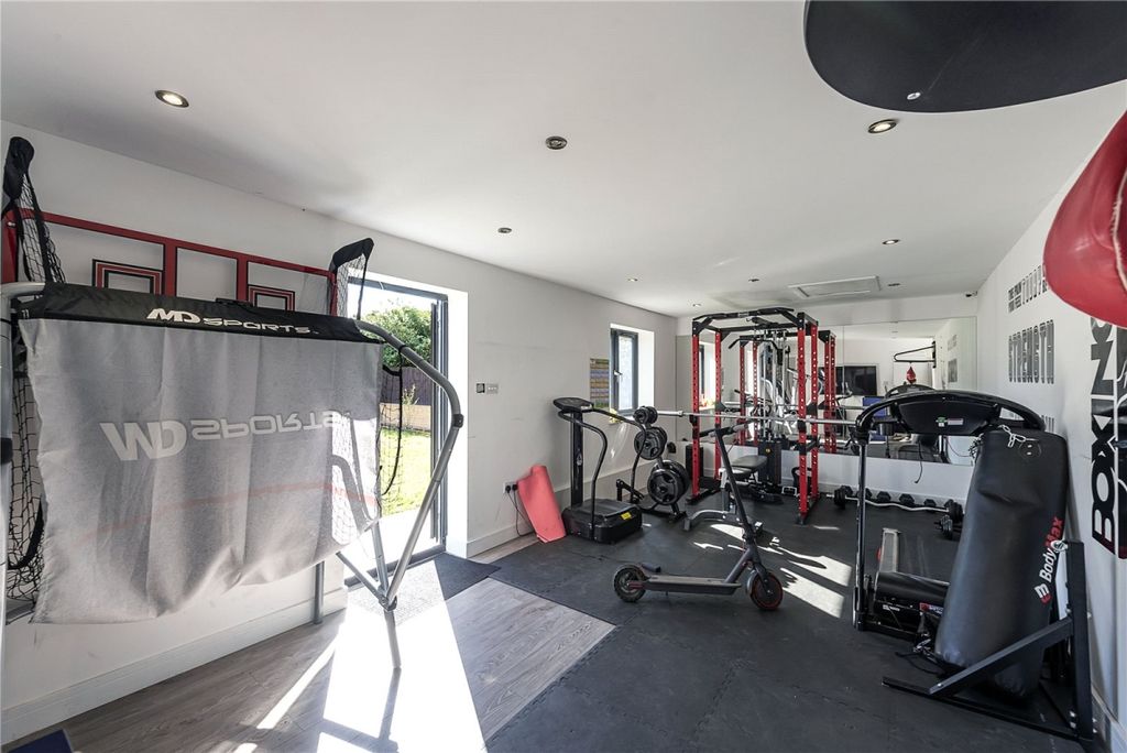 Additional image 12 of 6 bed detached house to rentGaviots Way, Gerrards Cross SL9