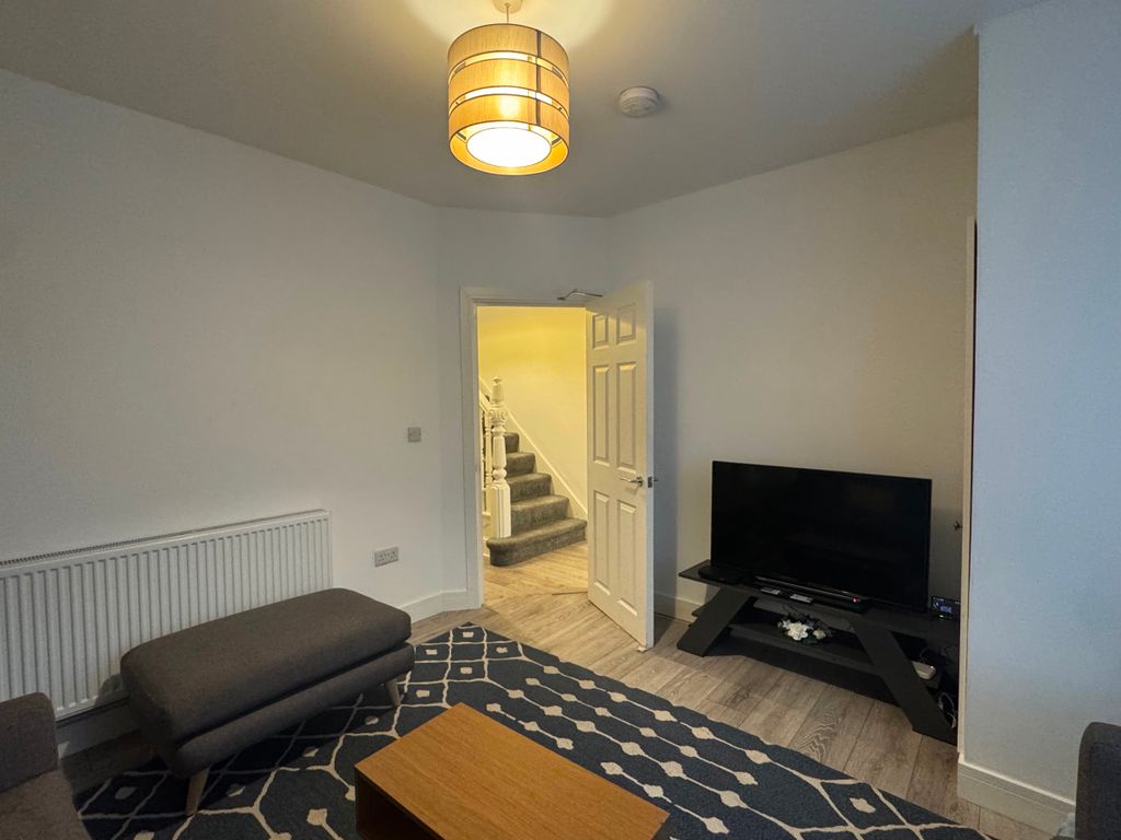 Additional image 3 of 4 bed terraced house to rentLeonard Street, Neath SA11