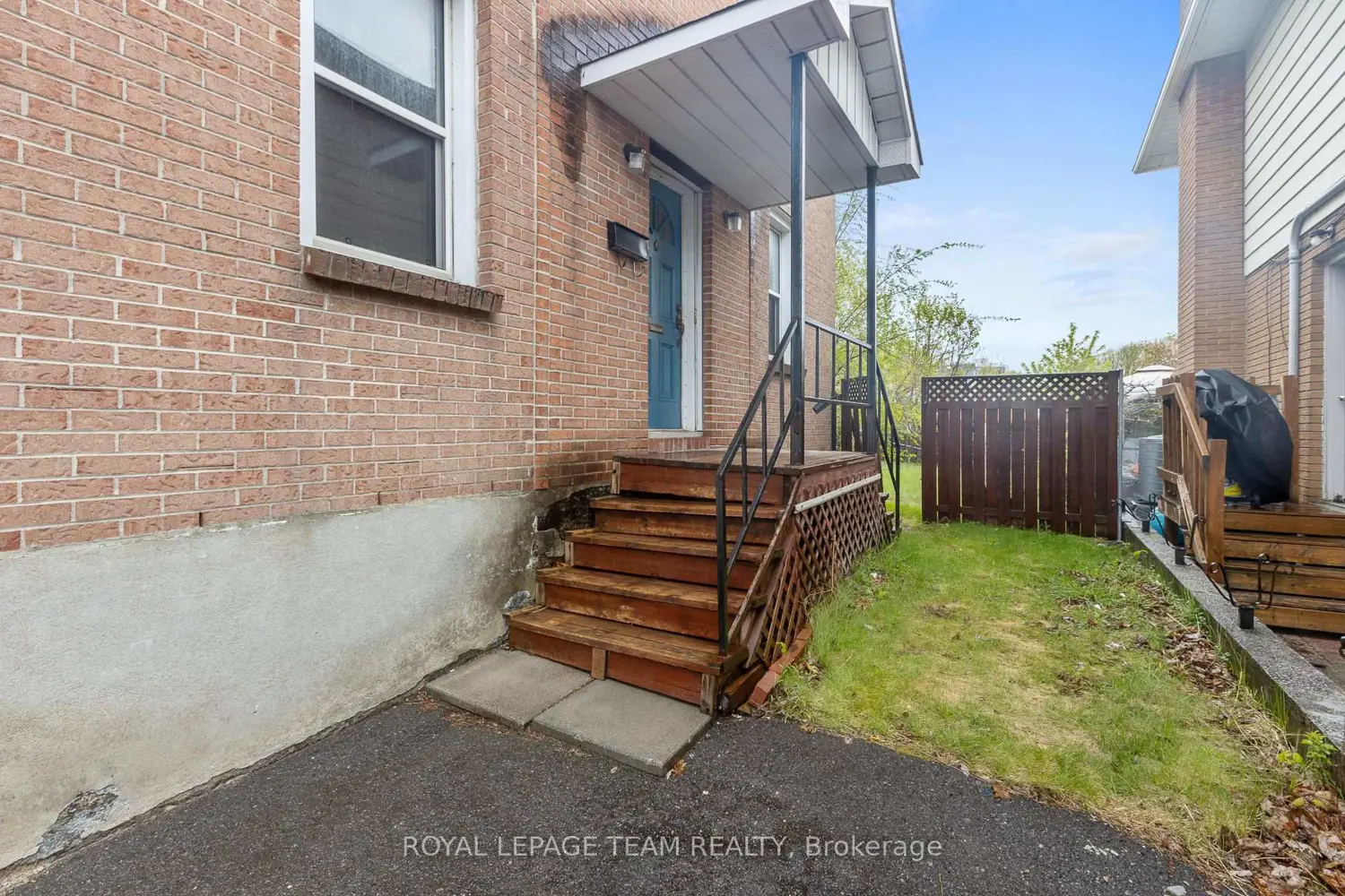 910 Pinecrest Road photo 2