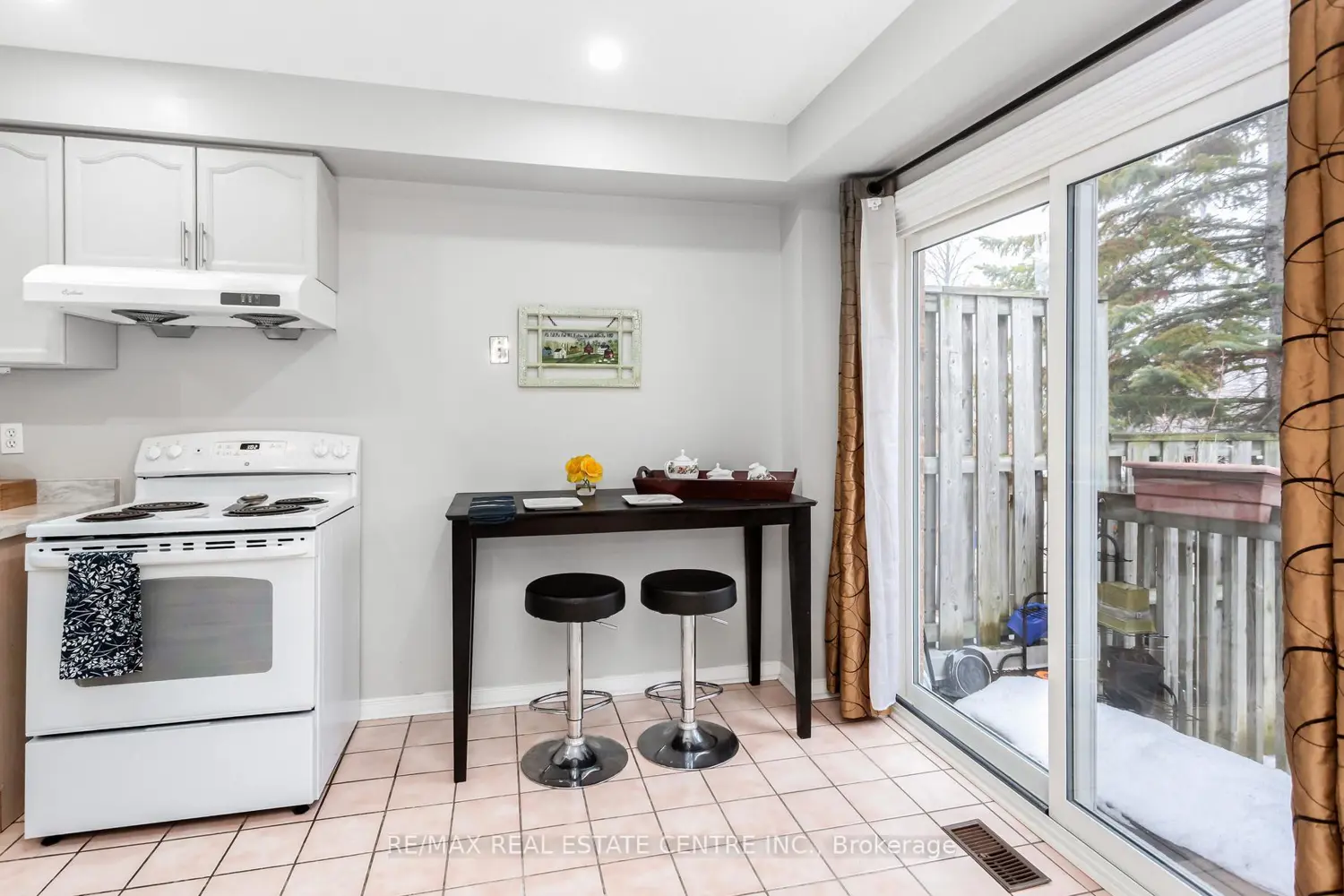 2555 Thomas Street 66