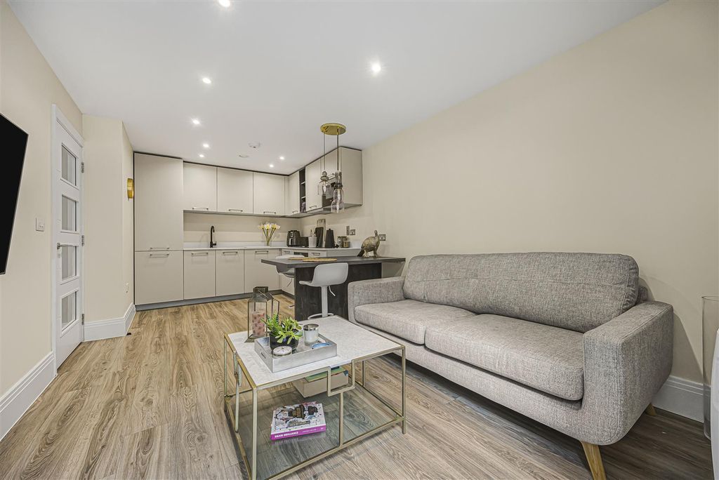 Additional image 3 of 2 bed flat for saleMarlow House, Marlow Road, Maidenhead SL6