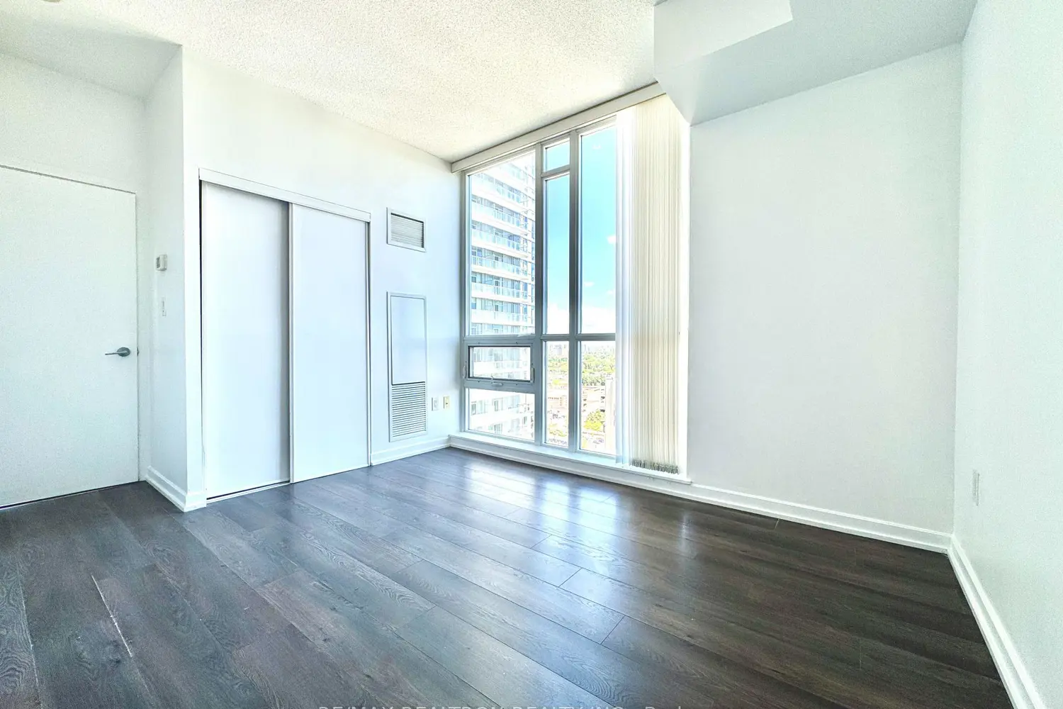 66 Forest Manor Road 1806 photo 5