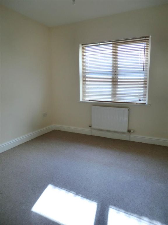 Additional image 7 of 2 bed flat to rentCroft Terrace, Prospect Place, Pembroke Dock SA72