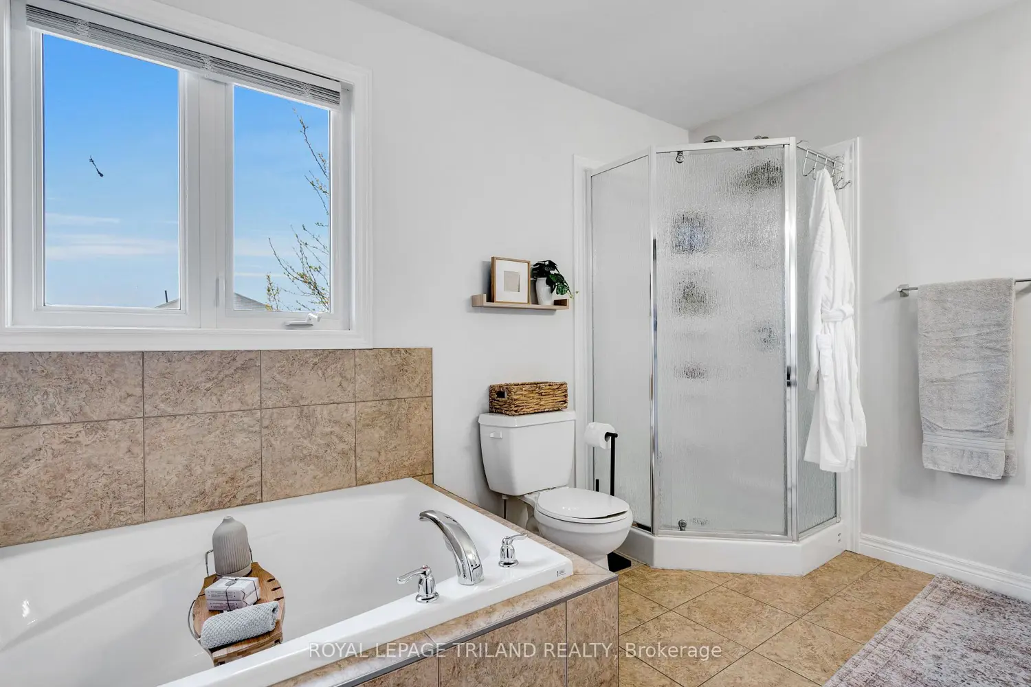 Additional image 5 of 731 Springwood Crescent