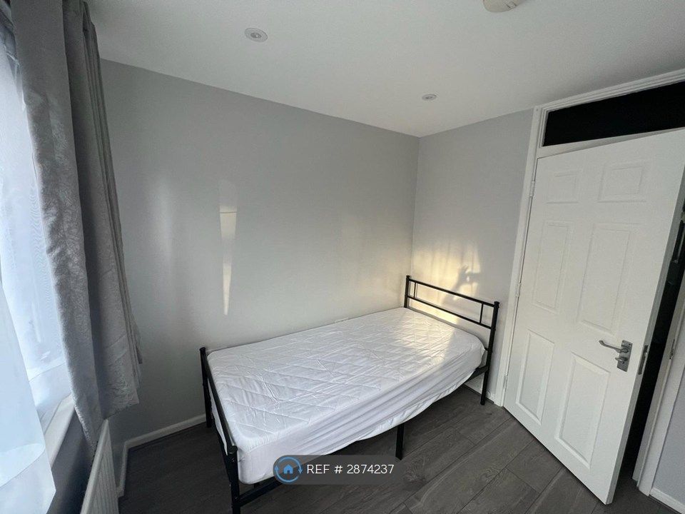 Additional image 3 of 5 bed semi-detached house to rentPomfret Avenue, Luton LU2