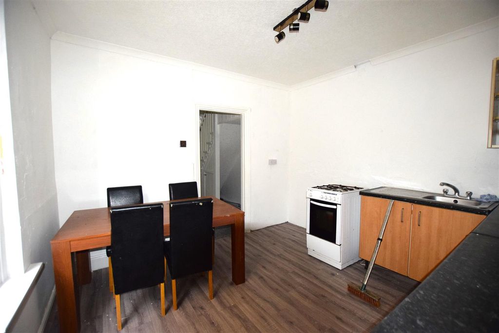 Additional image 5 of 3 bed end terrace house to rentSt. Marys Avenue, Barry CF63