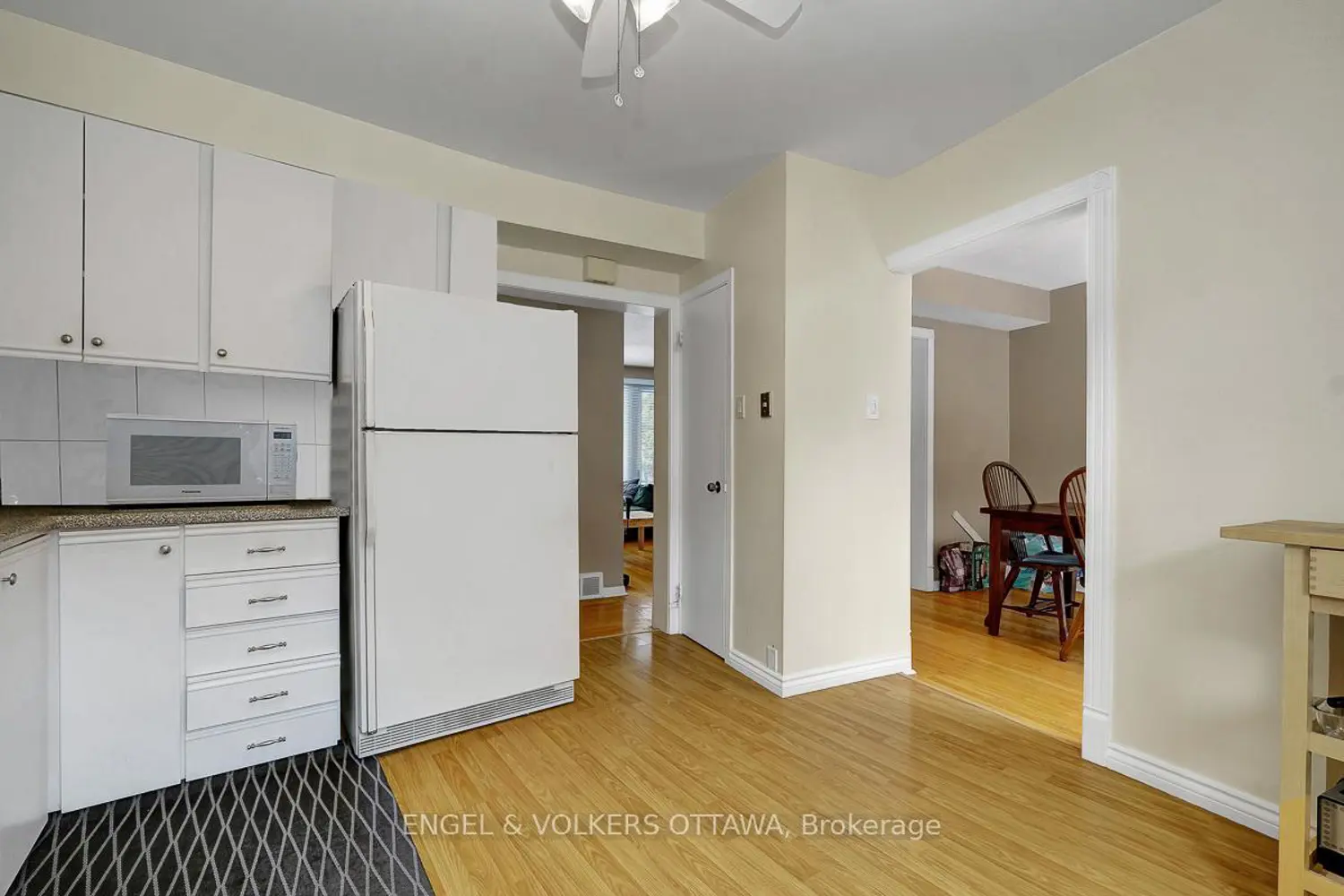 765 Springland Drive B photo 3