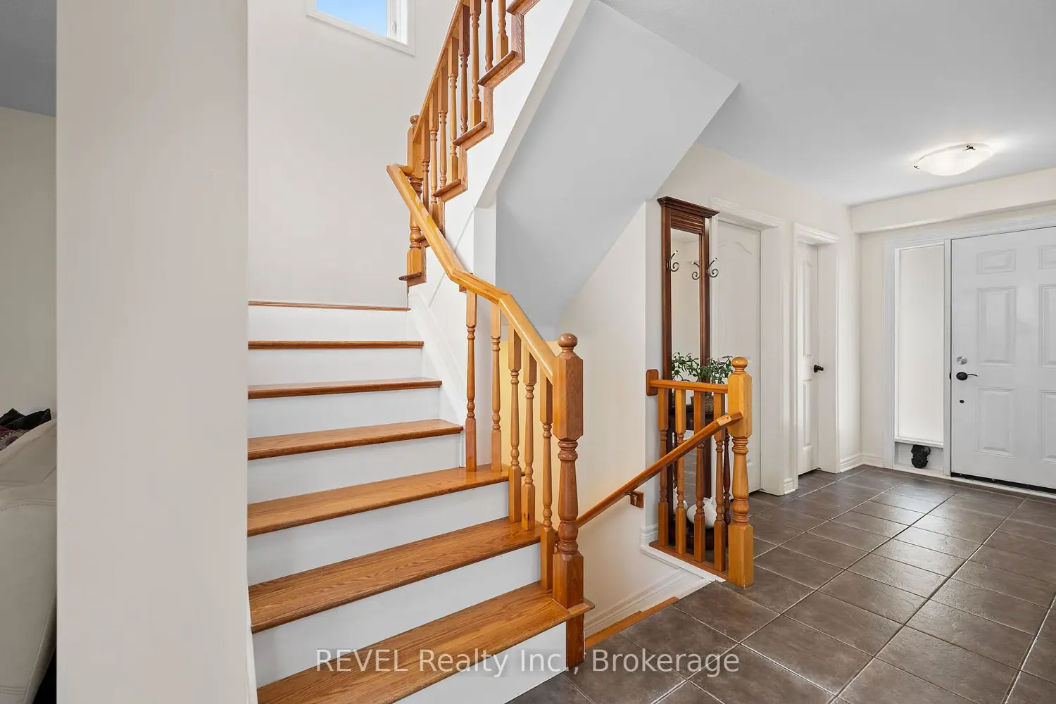 99 Loretta Drive photo 4