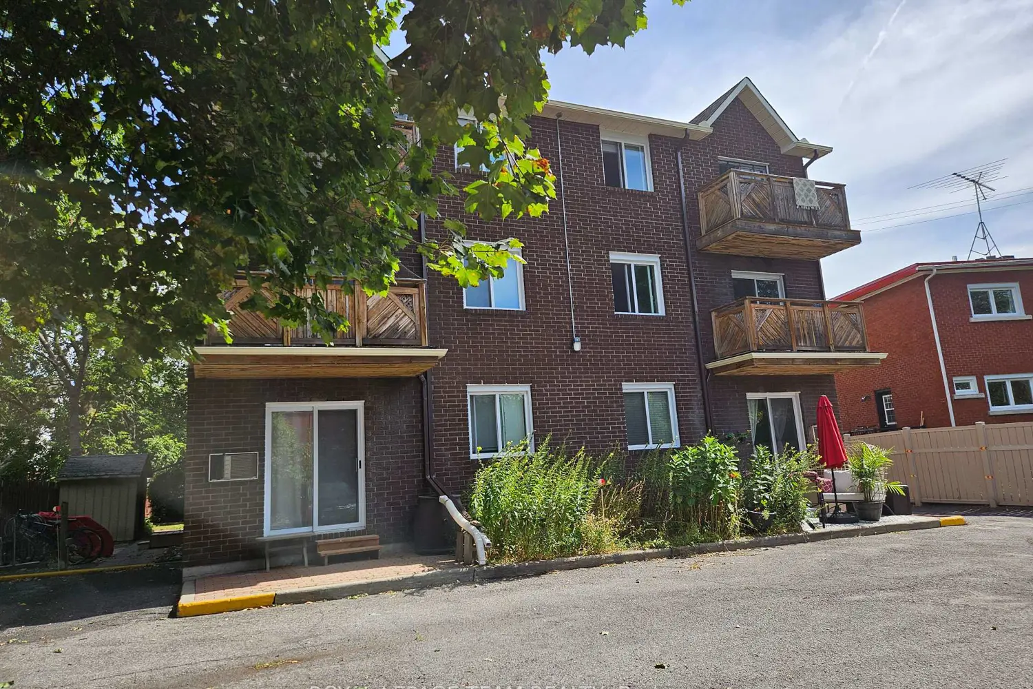 522 Riverdale Avenue 5 photo 3