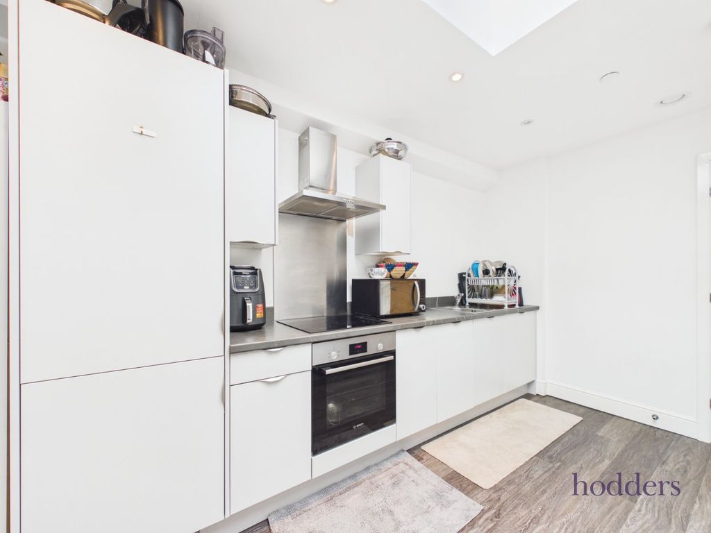 Additional image 4 of 2 bed flat to rentFour Corners Chertsey, Pound Road, Chertsey KT16