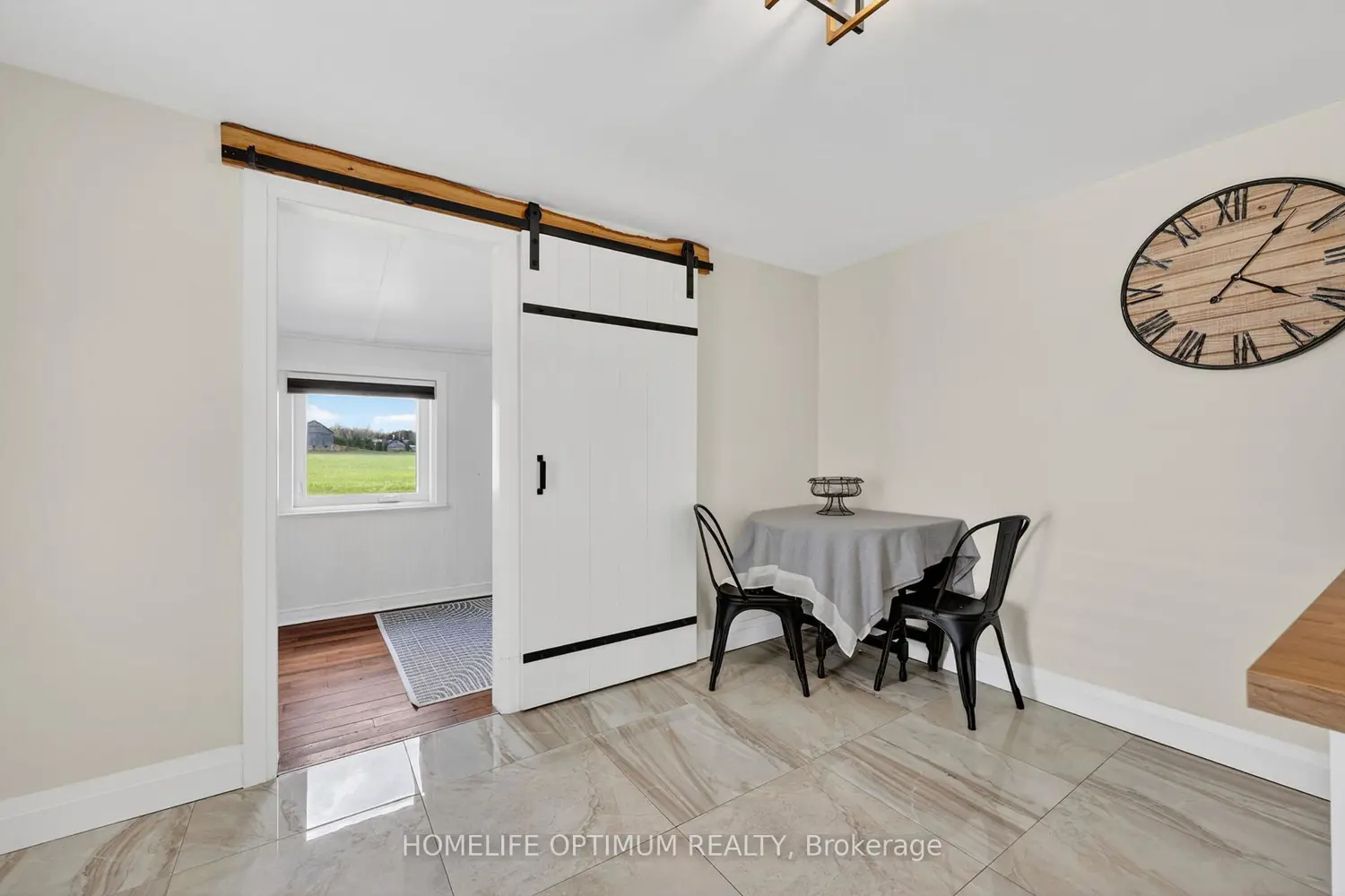 5670 Thomas Drive photo 2