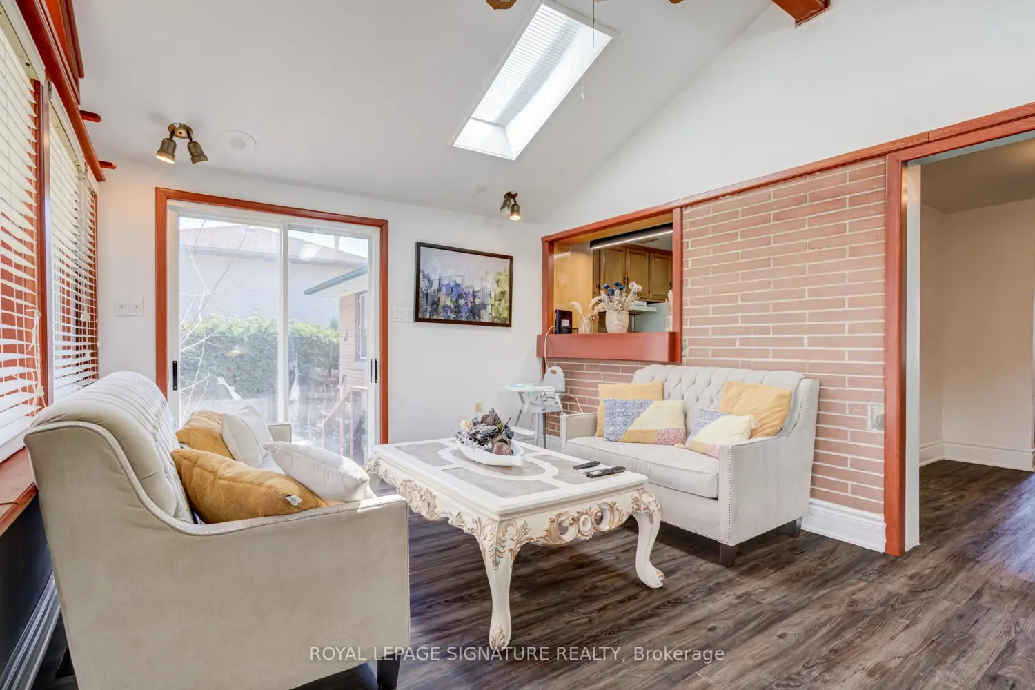 Additional image 11 of 411 Maplehurst Avenue