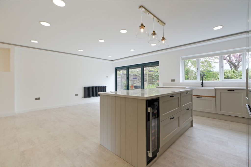 Additional image 4 of 4 bed detached house to rentFurniss Avenue, Dore, Sheffield S17