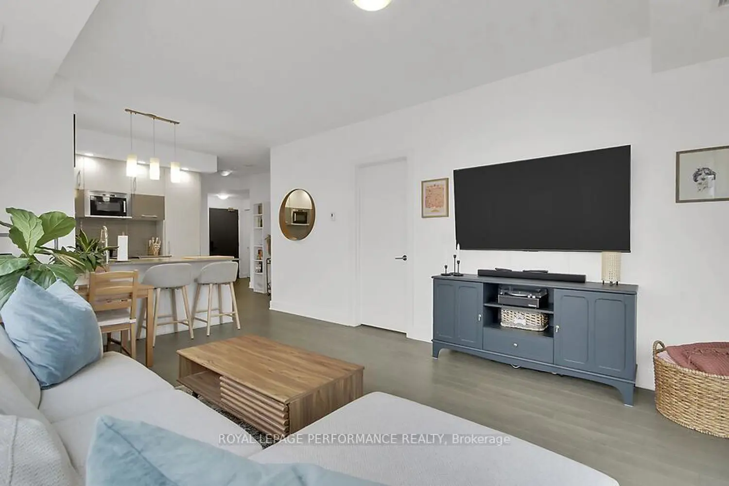 Additional image 3 of 255 Bay Street 1602