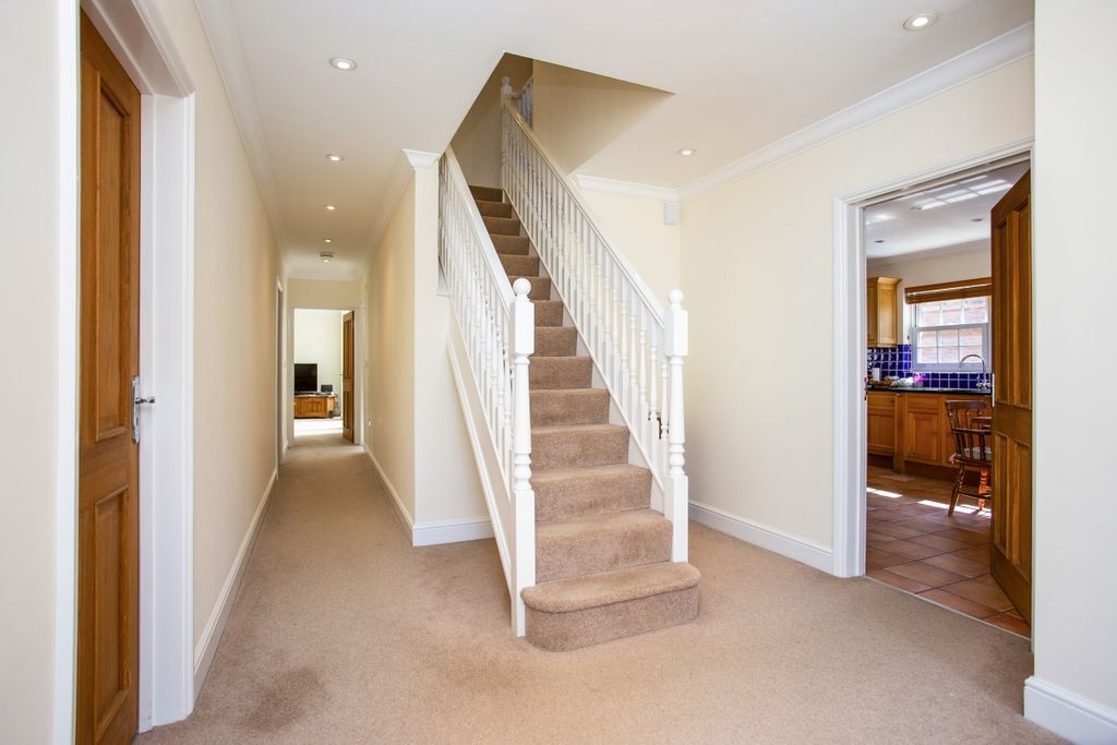Additional image 5 of 5 bed detached house to rentNorth Parade, Horsham RH12