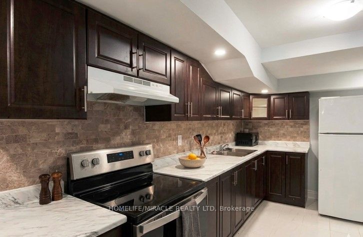 Additional image 4 of 107 Castle Oaks Crossing, Brampton, ON, L6P 3V2