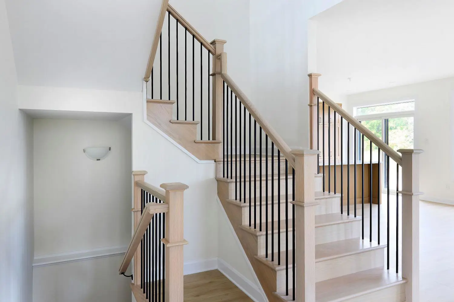 678 Persimmon Way photo 4