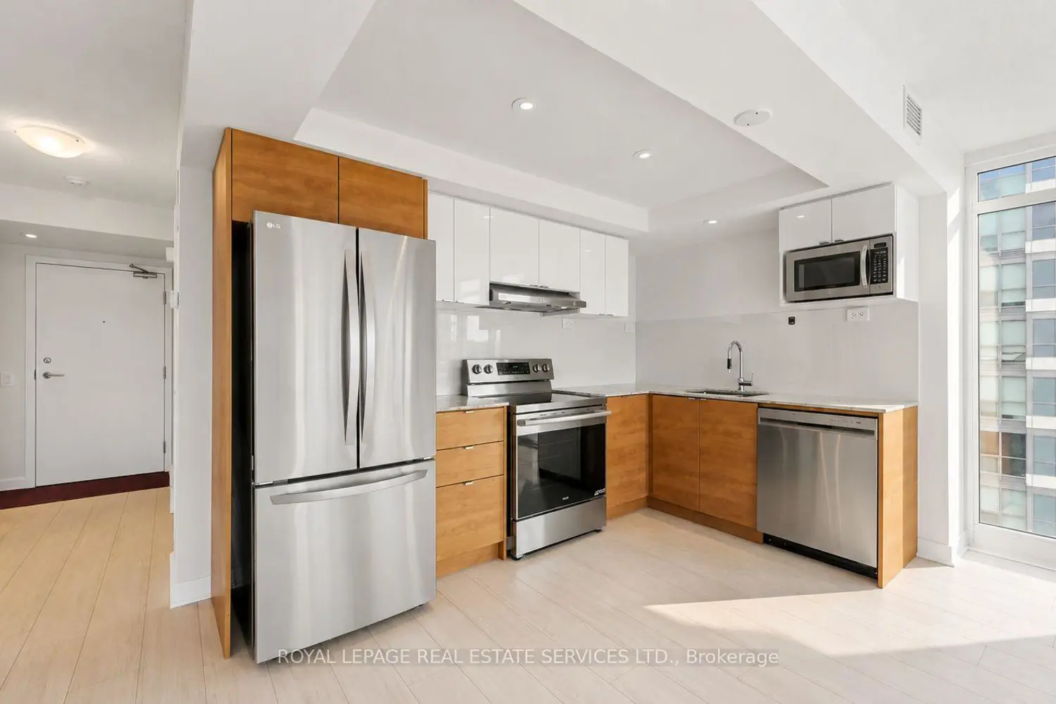 121 Mcmahon Drive 809 photo 4