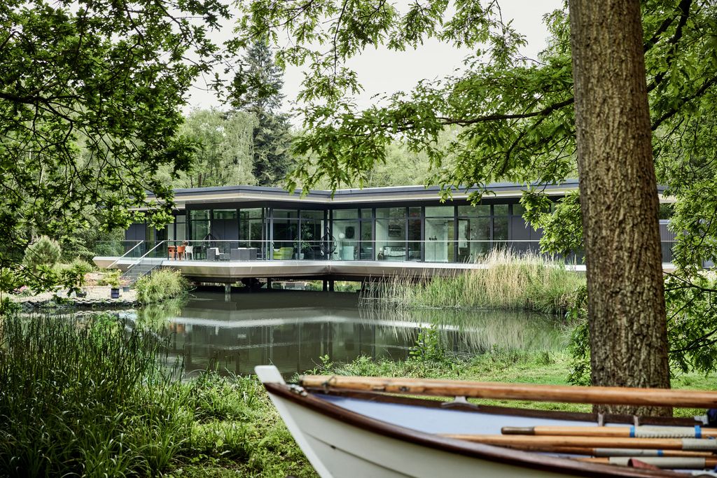 5 bed detached house for saleThe Bridge House, The Bridge House, Bursledon, Hampshire SO31
