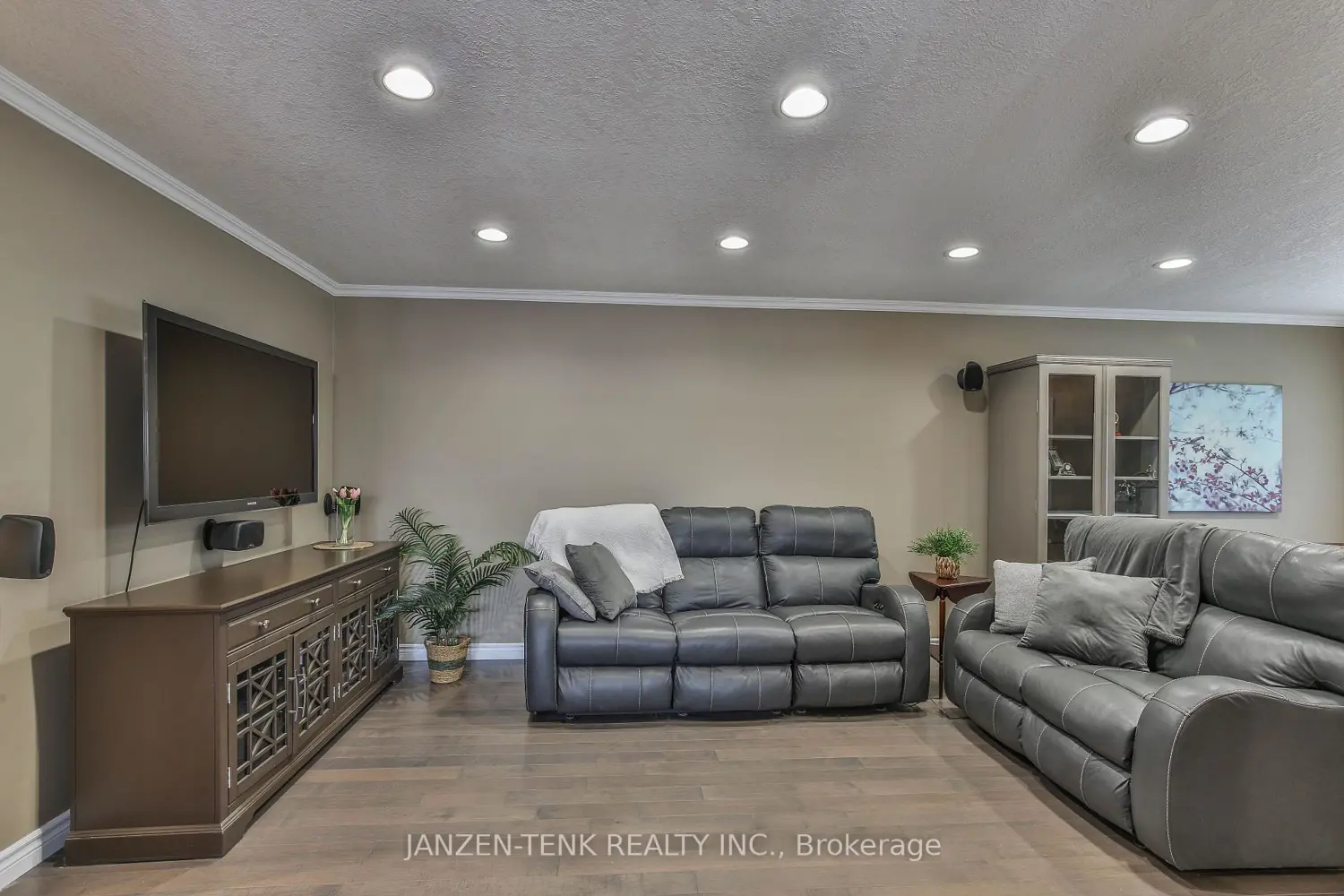197 Highview Drive photo 3