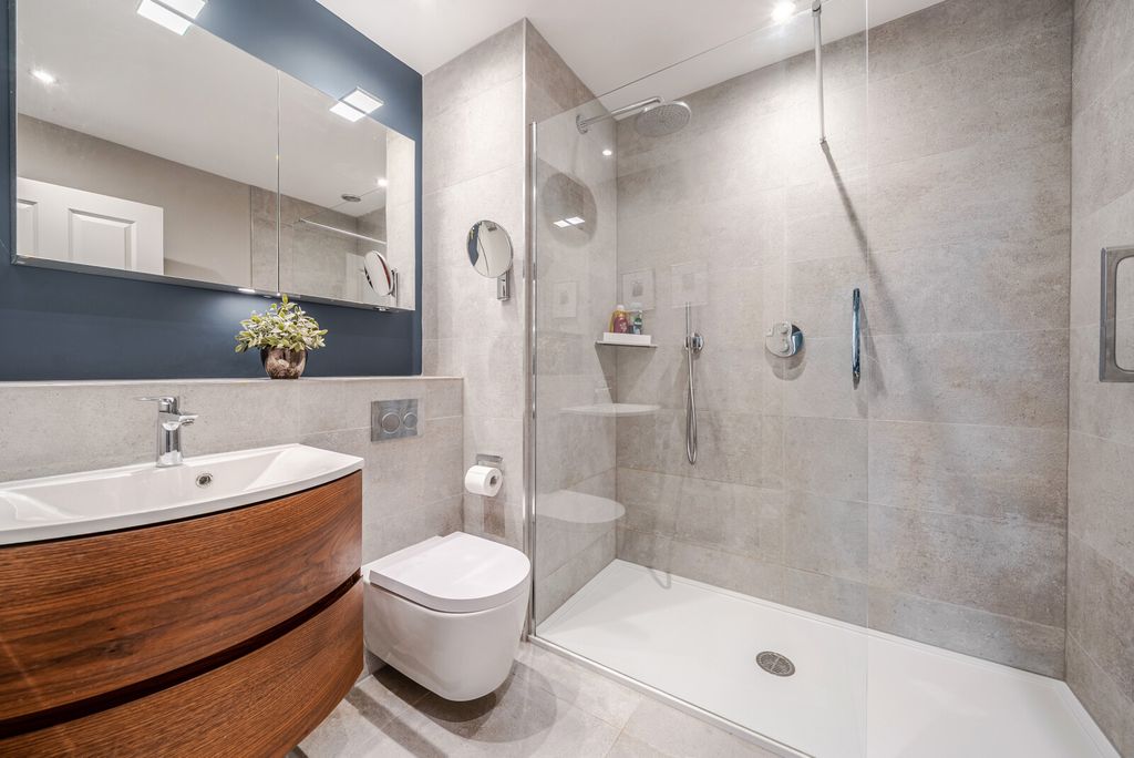 Additional image 8 of 2 bed flat for saleWoolmer Lane, Bramshott, Liphook GU30