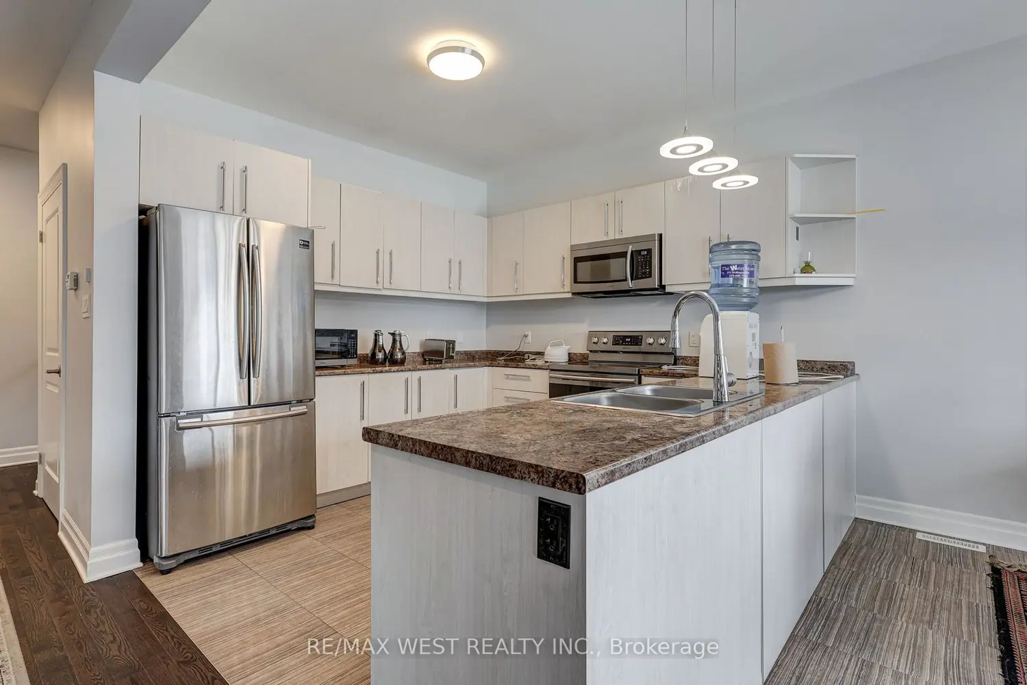 Additional image 5 of 2607 Sheffield Boulevard