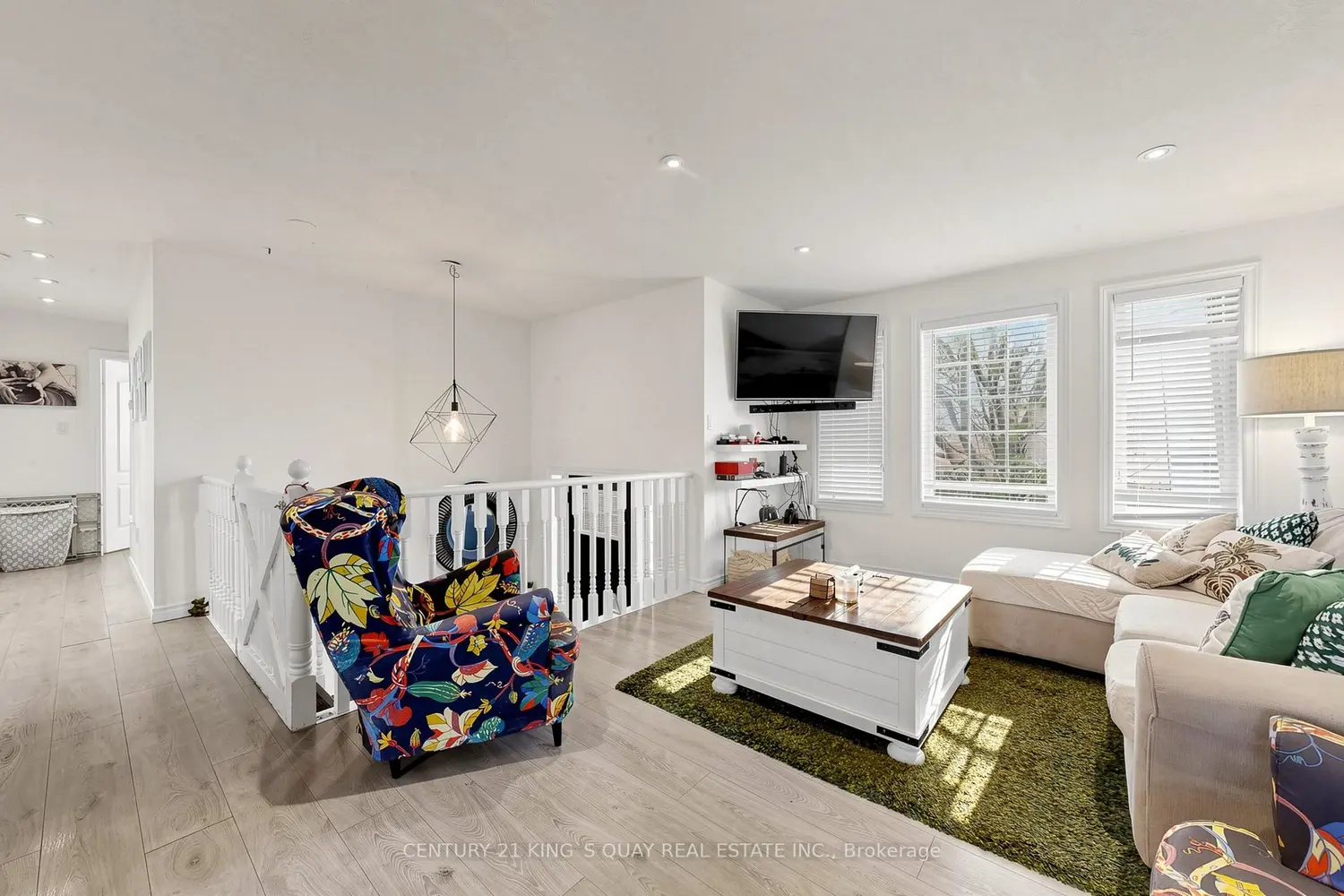 20 Kerfoot Crescent photo 3