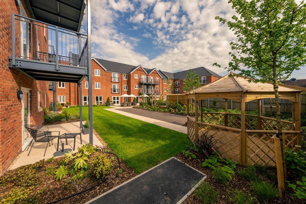 Additional image 7 of 2 bed property to rentWilliam House, The Moors Berkshire RG19