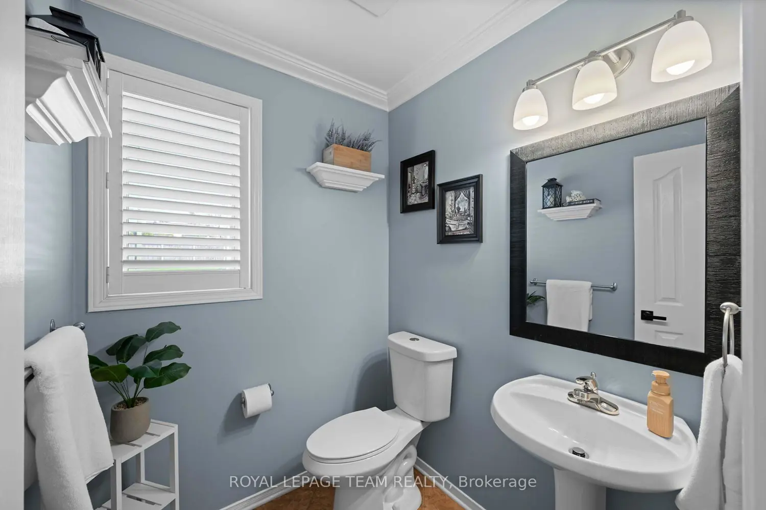 646 Casabella Drive photo 3