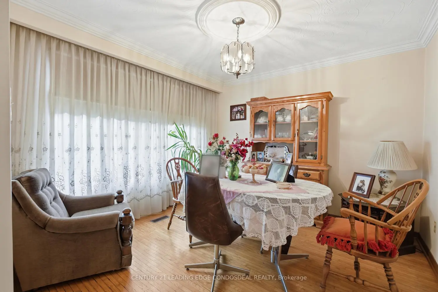 1 Whitley Castle Crescent photo 2