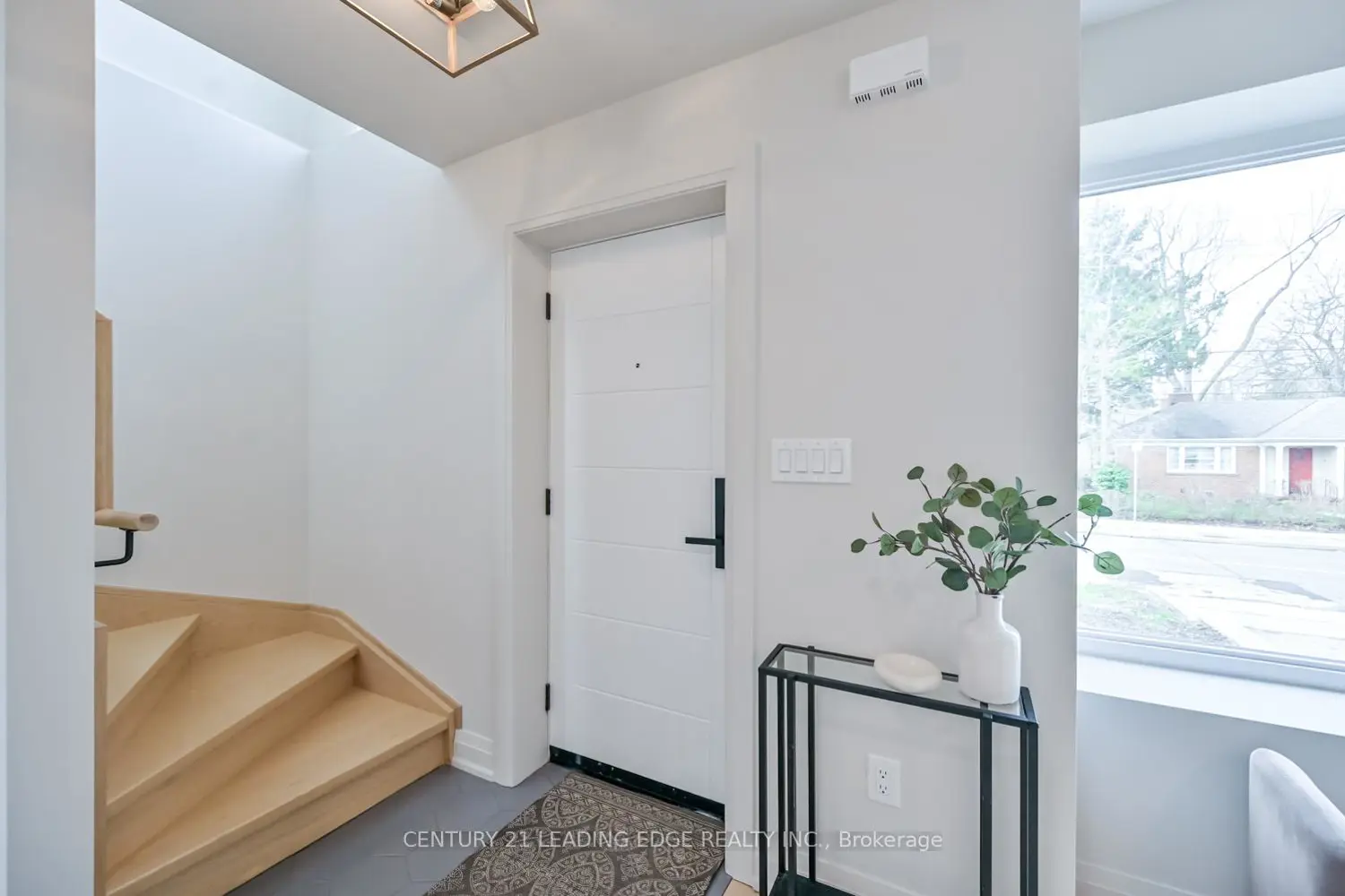 227 Warden Avenue photo 2