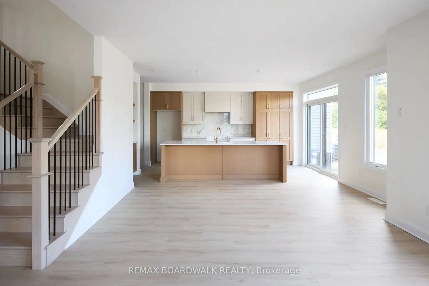 724 Kenny Gordon Avenue photo 4