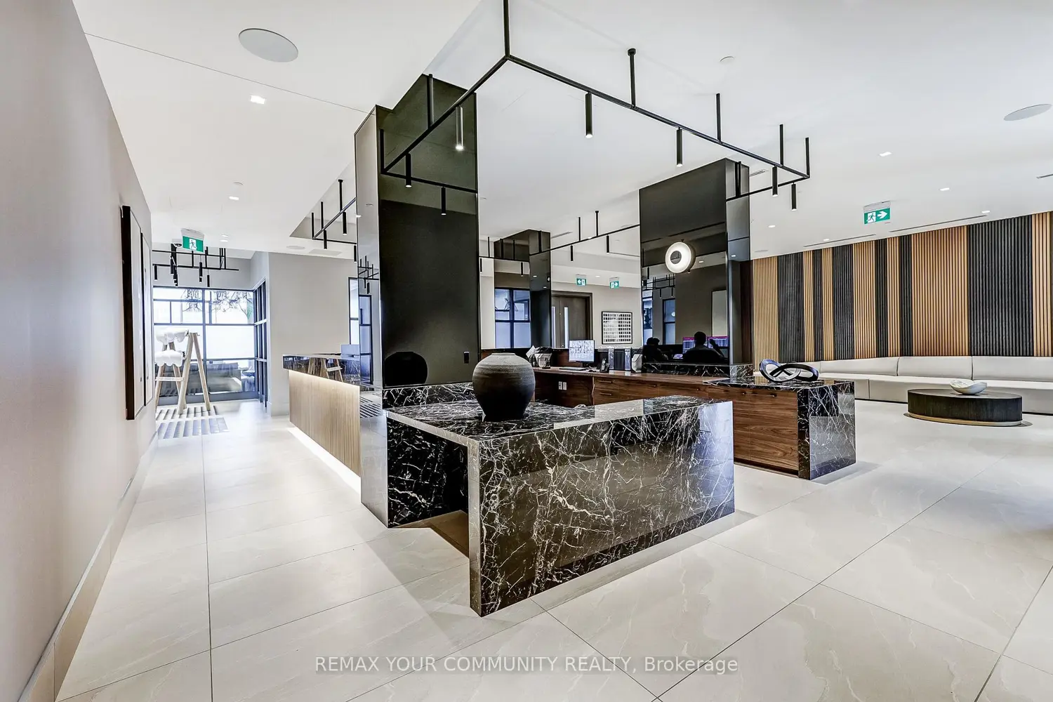 Additional image 4 of 2545 Simcoe Street 917