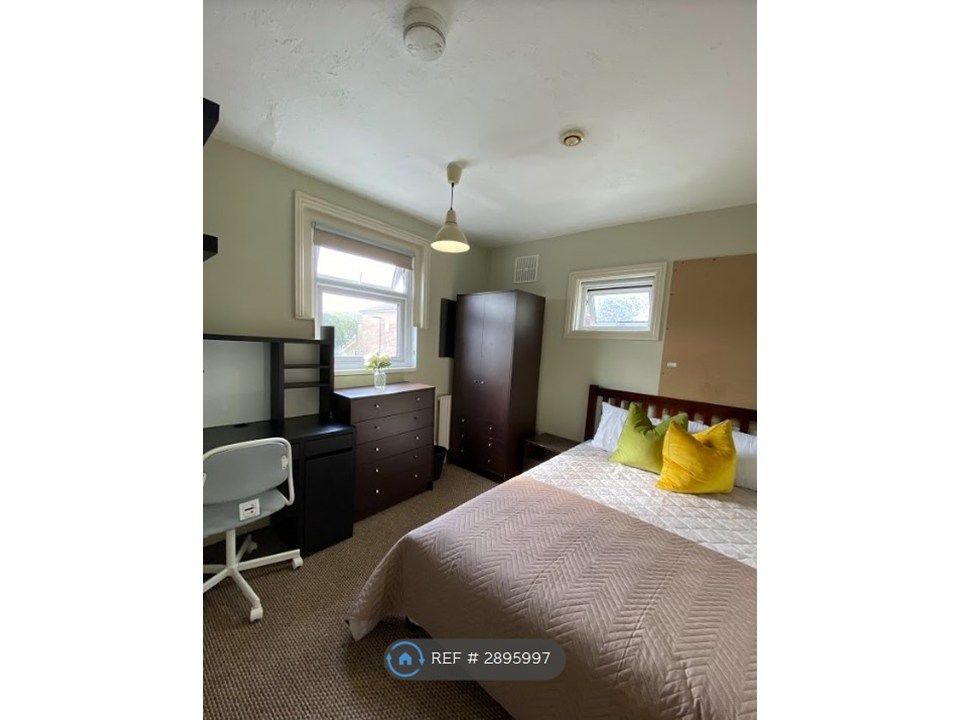 Additional image 2 of 3 bed flat to rentMilton Road, Southampton SO15