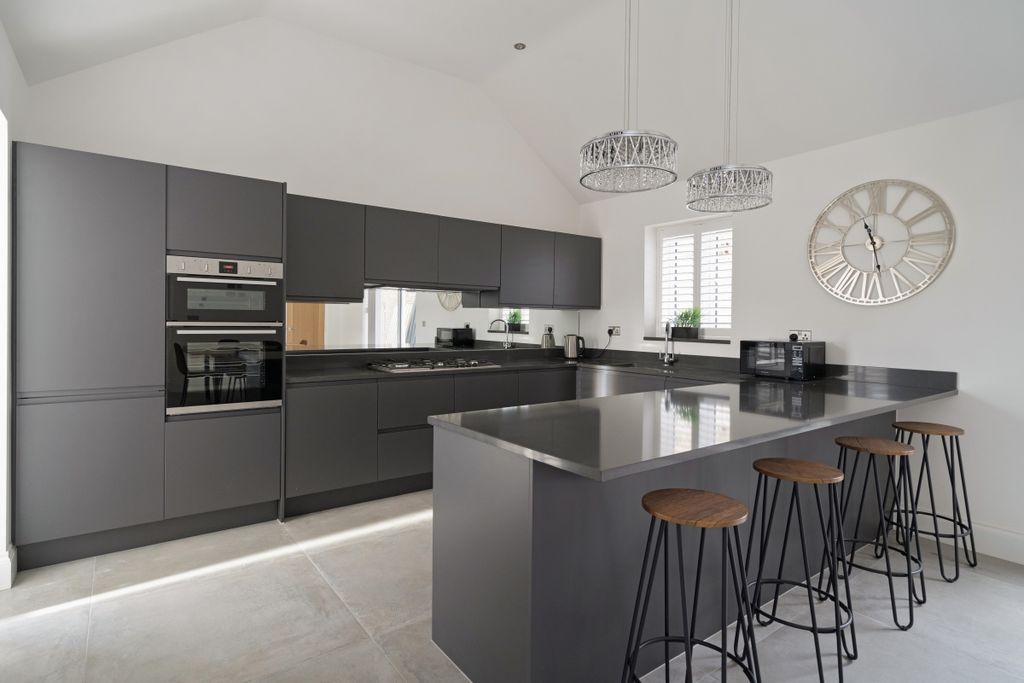 Additional image 5 of 3 bed detached house to rentBarley Close, Henley-In-Arden B95