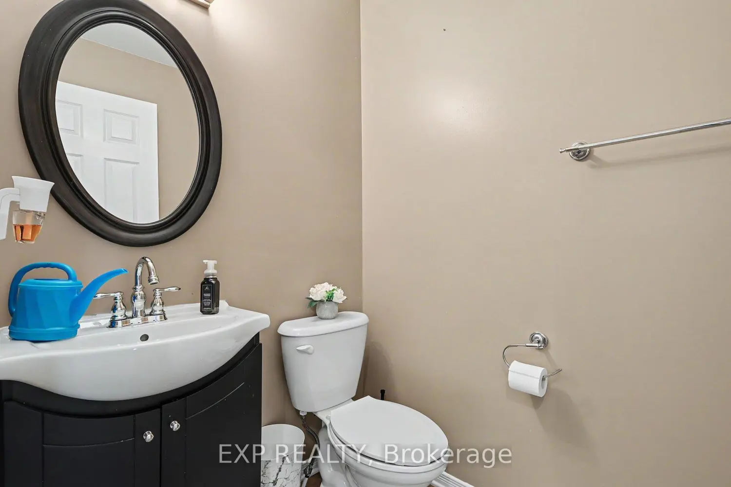 273 Rolling Meadow Crescent photo 2